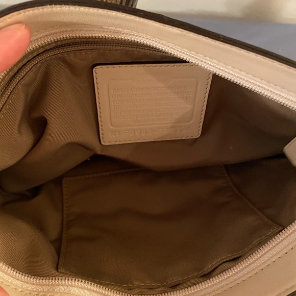 Coach cream color Large wristlet , Clutch. - Picture 4 of 4